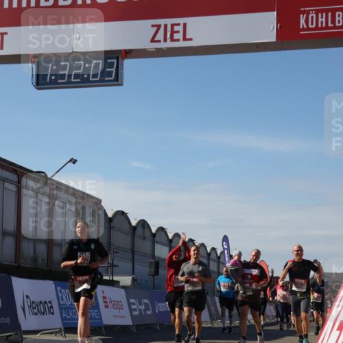 03.10.2025 - Köhlbrandbrückenlauf Luisa Fischer http://msf.ph/oto/9040322 03.10.2025 13:32:01 Ziel 4443, 4842, 4902, 4935, 5246, 5247, 5248, 5267, 6076, 6126, 6460, 6736 meine-sportfotos.de