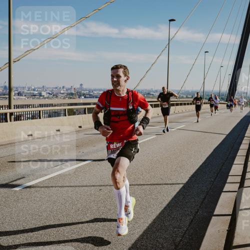 03.10.2025 - Köhlbrandbrückenlauf Michael Burmester http://msf.ph/oto/9040323 03.10.2025 12:21:19 Position 1  meine-sportfotos.de