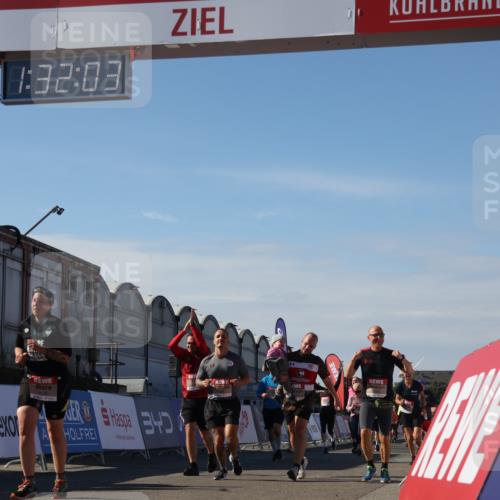 03.10.2025 - Köhlbrandbrückenlauf Luisa Fischer http://msf.ph/oto/9040326 03.10.2025 13:32:02 Ziel 4443, 4842, 4902, 5155, 5246, 5247, 5248, 5267, 6076, 6126, 6460, 6736 meine-sportfotos.de