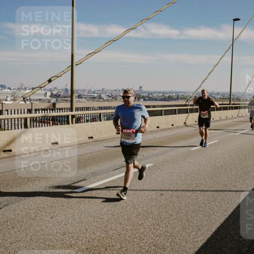 03.10.2025 - Köhlbrandbrückenlauf Michael Burmester http://msf.ph/oto/9040329 03.10.2025 12:21:20 Position 1  meine-sportfotos.de