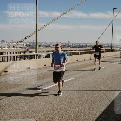 03.10.2025 - Köhlbrandbrückenlauf Michael Burmester http://msf.ph/oto/9040335 03.10.2025 12:21:20 Position 1  meine-sportfotos.de