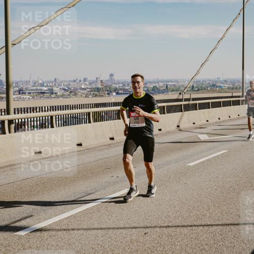 03.10.2025 - Köhlbrandbrückenlauf Michael Burmester http://msf.ph/oto/9040352 03.10.2025 12:21:24 Position 1 4126 meine-sportfotos.de