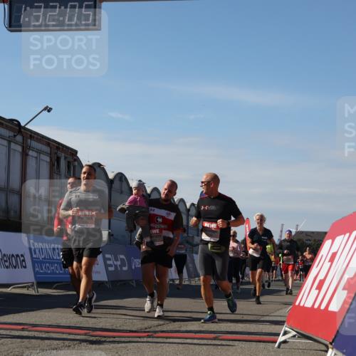 03.10.2025 - Köhlbrandbrückenlauf Luisa Fischer http://msf.ph/oto/9040354 03.10.2025 13:32:03 Ziel 4443, 4842, 4902, 5155, 5246, 5247, 5248, 6076, 6126, 6146, 6460 meine-sportfotos.de