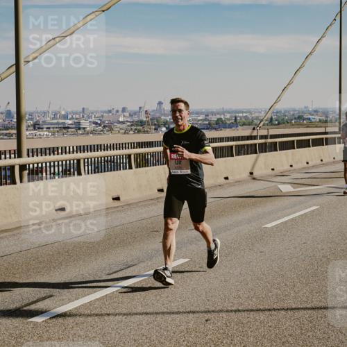 03.10.2025 - Köhlbrandbrückenlauf Michael Burmester http://msf.ph/oto/9040356 03.10.2025 12:21:24 Position 1  meine-sportfotos.de