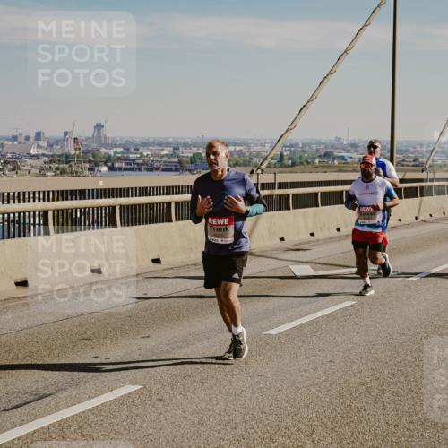 03.10.2025 - Köhlbrandbrückenlauf Michael Burmester http://msf.ph/oto/9040365 03.10.2025 12:21:26 Position 1 4020, 20 meine-sportfotos.de