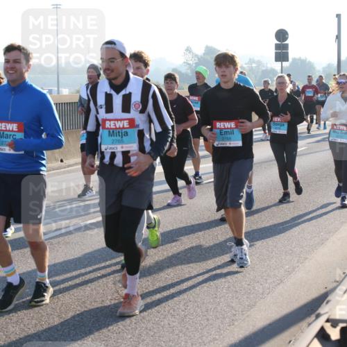 03.10.2025 - Köhlbrandbrückenlauf Lena Gebhardt http://msf.ph/oto/9040371 03.10.2025 09:25:05 Position 1 09, 2765, 2768, 2217 meine-sportfotos.de