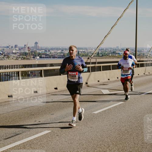 03.10.2025 - Köhlbrandbrückenlauf Michael Burmester http://msf.ph/oto/9040373 03.10.2025 12:21:26 Position 1 4020, 2 meine-sportfotos.de