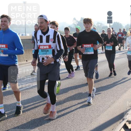 03.10.2025 - Köhlbrandbrückenlauf Lena Gebhardt http://msf.ph/oto/9040379 03.10.2025 09:25:05 Position 1 277, 2765, 2768, 2218, 2217 meine-sportfotos.de