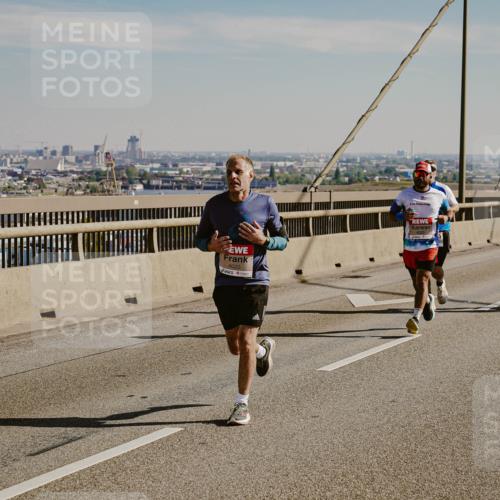 03.10.2025 - Köhlbrandbrückenlauf Michael Burmester http://msf.ph/oto/9040381 03.10.2025 12:21:26 Position 1 4020 meine-sportfotos.de