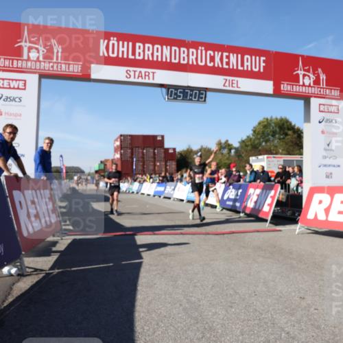 03.10.2025 - Köhlbrandbrückenlauf Lena Gebhardt http://msf.ph/oto/9040390 03.10.2025 12:57:03 Ziel 4042, 4068, 4080, 4086, 5846, 5898, 6016, 6417 meine-sportfotos.de