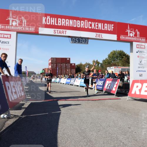 03.10.2025 - Köhlbrandbrückenlauf Lena Gebhardt http://msf.ph/oto/9040400 03.10.2025 12:57:03 Ziel 4042, 4068, 4080, 4086, 5846, 5898, 6016, 6417 meine-sportfotos.de