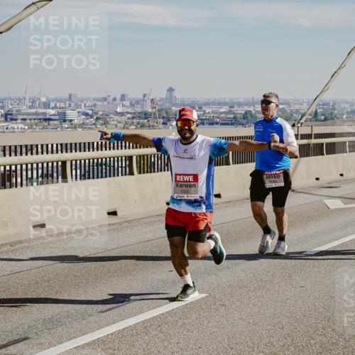 03.10.2025 - Köhlbrandbrückenlauf Michael Burmester http://msf.ph/oto/9040403 03.10.2025 12:21:28 Position 1 6325, 6142 meine-sportfotos.de