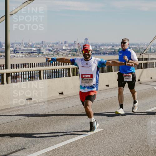 03.10.2025 - Köhlbrandbrückenlauf Michael Burmester http://msf.ph/oto/9040408 03.10.2025 12:21:28 Position 1 6325, 6142, 4032 meine-sportfotos.de
