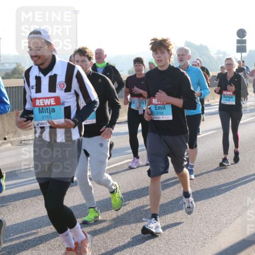 03.10.2025 - Köhlbrandbrückenlauf Lena Gebhardt http://msf.ph/oto/9040410 03.10.2025 09:25:06 Position 1 2770, 2765, 5, 2768, 2217 meine-sportfotos.de
