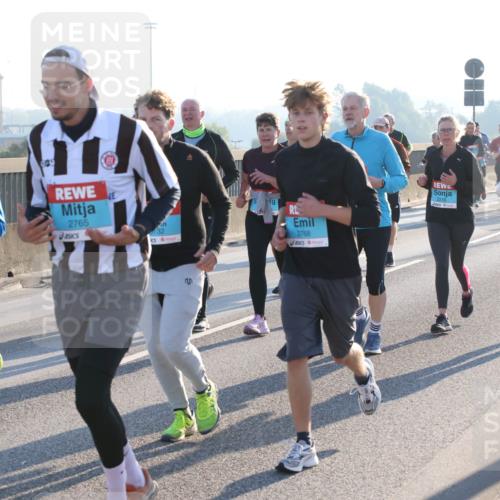 03.10.2025 - Köhlbrandbrückenlauf Lena Gebhardt http://msf.ph/oto/9040420 03.10.2025 09:25:06 Position 1 2770, 2765, 32, 2768, 2218, 2217 meine-sportfotos.de