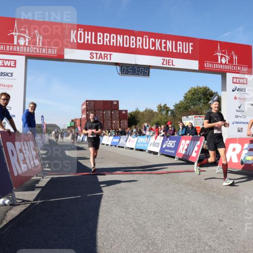 03.10.2025 - Köhlbrandbrückenlauf Lena Gebhardt http://msf.ph/oto/9040424 03.10.2025 12:57:04 Ziel 4042, 4068, 4080, 4086, 5846, 5898, 6016, 6417 meine-sportfotos.de