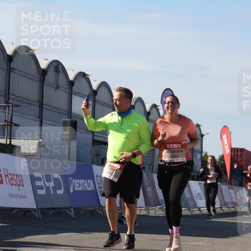 03.10.2025 - Köhlbrandbrückenlauf Luisa Fischer http://msf.ph/oto/9040432 03.10.2025 13:32:13 Ziel 4443, 4578, 4985, 5155, 5238, 5246, 5247, 5248, 5354, 5820, 5921, 5922, 5923, 6126, 6146, 6287, 6304, 6460 meine-sportfotos.de