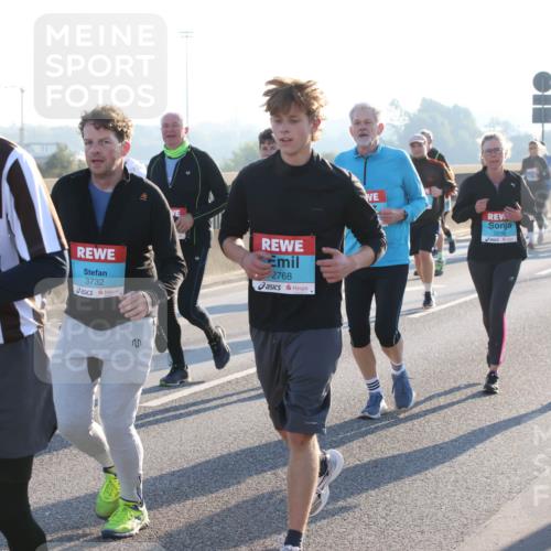 03.10.2025 - Köhlbrandbrückenlauf Lena Gebhardt http://msf.ph/oto/9040437 03.10.2025 09:25:06 Position 1 35, 3732, 2768, 2218, 2217 meine-sportfotos.de