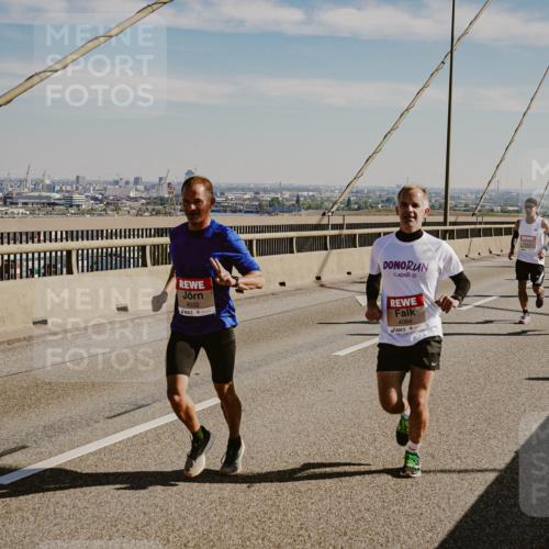 03.10.2025 - Köhlbrandbrückenlauf Michael Burmester http://msf.ph/oto/9040439 03.10.2025 12:21:30 Position 1 6142, 4032, 15, 225, 4084 meine-sportfotos.de