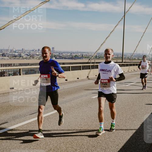03.10.2025 - Köhlbrandbrückenlauf Michael Burmester http://msf.ph/oto/9040445 03.10.2025 12:21:30 Position 1 6142, 4032, 2, 4084 meine-sportfotos.de