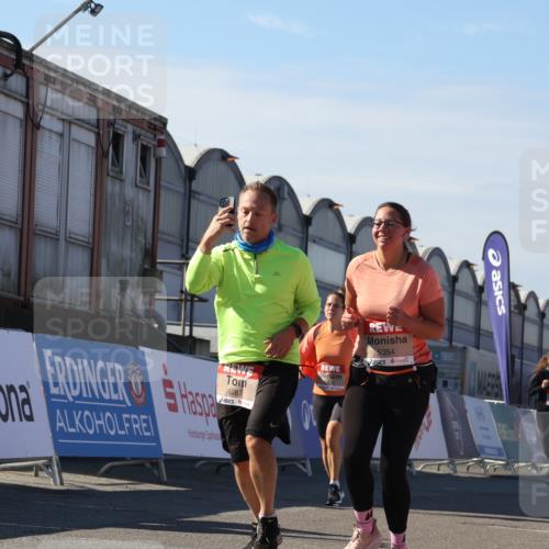 03.10.2025 - Köhlbrandbrückenlauf Luisa Fischer http://msf.ph/oto/9040447 03.10.2025 13:32:14 Ziel 4443, 4578, 4985, 5155, 5238, 5246, 5247, 5248, 5354, 5820, 5921, 5922, 5923, 6146, 6287, 6304, 6460 meine-sportfotos.de