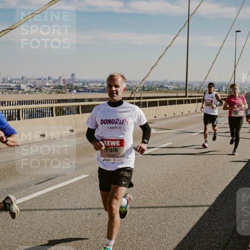 03.10.2025 - Köhlbrandbrückenlauf Michael Burmester http://msf.ph/oto/9040449 03.10.2025 12:21:30 Position 1 15, 2025, 4032, 4084 meine-sportfotos.de