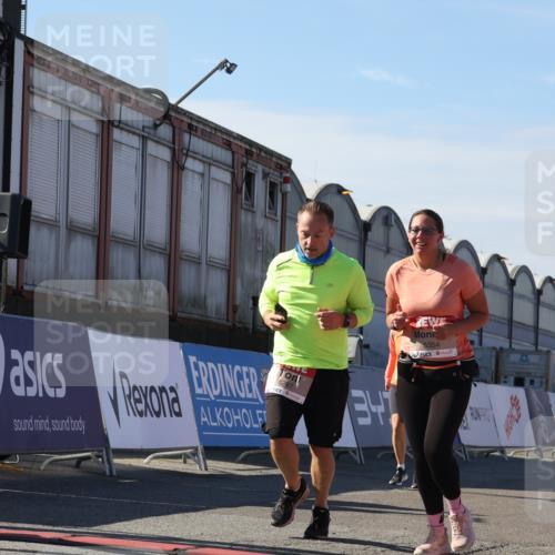 03.10.2025 - Köhlbrandbrückenlauf Luisa Fischer http://msf.ph/oto/9040452 03.10.2025 13:32:14 Ziel 4443, 4578, 4985, 5155, 5238, 5246, 5247, 5248, 5354, 5820, 5921, 5922, 5923, 6146, 6287, 6304, 6460 meine-sportfotos.de