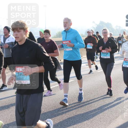 03.10.2025 - Köhlbrandbrückenlauf Lena Gebhardt http://msf.ph/oto/9040469 03.10.2025 09:25:07 Position 1 3732, 2768, 2037, 2218, 2217 meine-sportfotos.de
