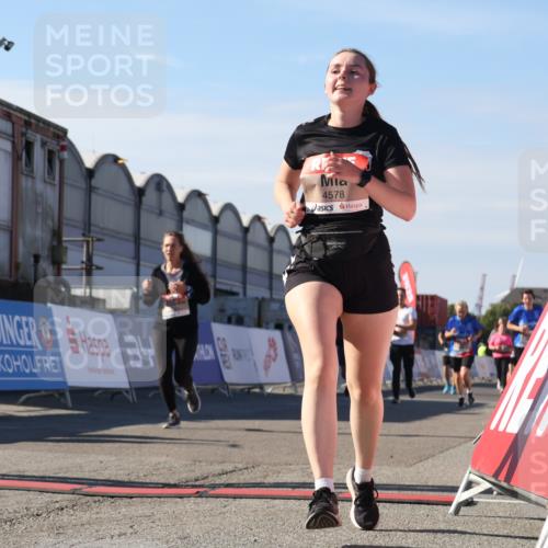 03.10.2025 - Köhlbrandbrückenlauf Luisa Fischer http://msf.ph/oto/9040473 03.10.2025 13:32:19 Ziel 4485, 4578, 4985, 5238, 5354, 5820, 5921, 5922, 5923, 6146, 6287, 6304 meine-sportfotos.de