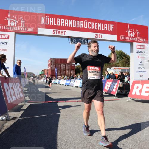 03.10.2025 - Köhlbrandbrückenlauf Lena Gebhardt http://msf.ph/oto/9040475 03.10.2025 12:57:06 Ziel 4042, 4068, 4080, 4086, 5846, 5898, 6016, 6417, 6629, 6819 meine-sportfotos.de