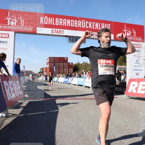 03.10.2025 - Köhlbrandbrückenlauf Lena Gebhardt http://msf.ph/oto/9040481 03.10.2025 12:57:07 Ziel 4042, 4068, 4080, 4086, 5846, 5898, 6016, 6417, 6629, 6819 meine-sportfotos.de