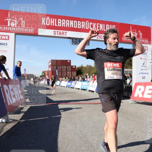 03.10.2025 - Köhlbrandbrückenlauf Lena Gebhardt http://msf.ph/oto/9040487 03.10.2025 12:57:07 Ziel 4042, 4068, 4080, 4086, 5846, 5898, 6016, 6417, 6629, 6819 meine-sportfotos.de