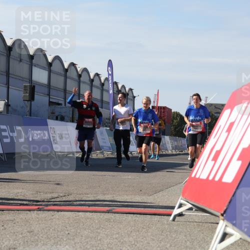03.10.2025 - Köhlbrandbrückenlauf Luisa Fischer http://msf.ph/oto/9040494 03.10.2025 13:32:21 Ziel 4485, 4578, 4966, 4985, 5354, 5357, 5820, 5891, 5892, 5923, 6287, 6304 meine-sportfotos.de
