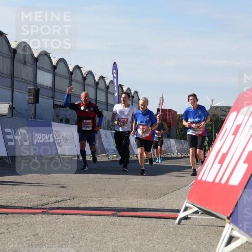 03.10.2025 - Köhlbrandbrückenlauf Luisa Fischer http://msf.ph/oto/9040498 03.10.2025 13:32:22 Ziel 4485, 4578, 4966, 4985, 5354, 5357, 5820, 5891, 5892, 6287, 6304 meine-sportfotos.de