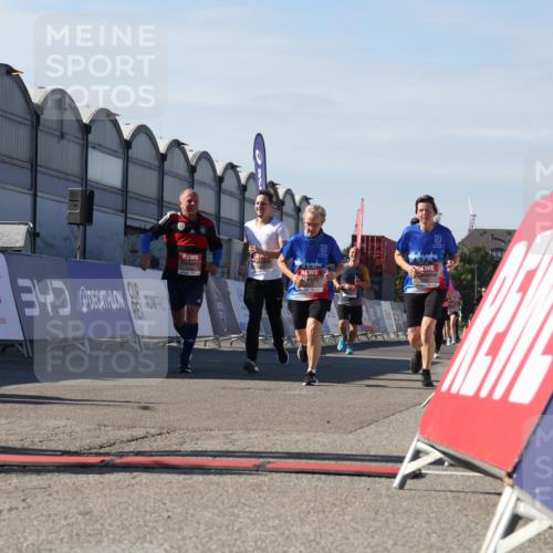 03.10.2025 - Köhlbrandbrückenlauf Luisa Fischer http://msf.ph/oto/9040504 03.10.2025 13:32:22 Ziel 4485, 4578, 4966, 4985, 5354, 5357, 5820, 5891, 5892, 6287, 6304 meine-sportfotos.de