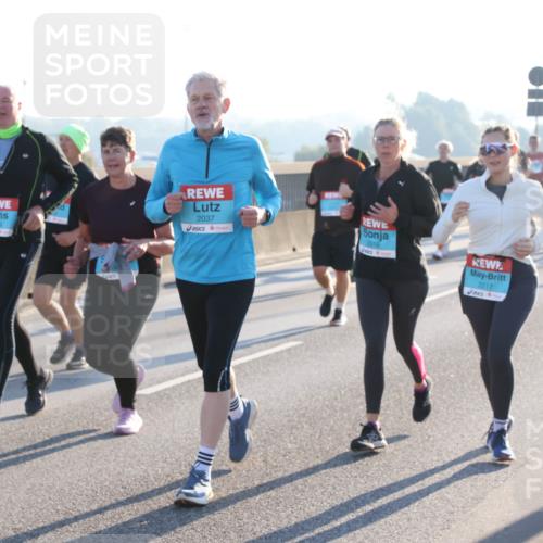 03.10.2025 - Köhlbrandbrückenlauf Lena Gebhardt http://msf.ph/oto/9040507 03.10.2025 09:25:07 Position 1 2037, 2217, 6 meine-sportfotos.de