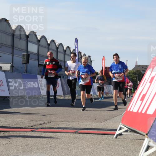 03.10.2025 - Köhlbrandbrückenlauf Luisa Fischer http://msf.ph/oto/9040509 03.10.2025 13:32:22 Ziel 4485, 4578, 4966, 4985, 5354, 5357, 5820, 5891, 5892, 6287, 6304 meine-sportfotos.de