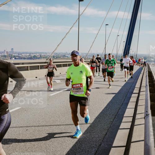 03.10.2025 - Köhlbrandbrückenlauf Michael Burmester http://msf.ph/oto/9040511 03.10.2025 12:21:36 Position 1 5967 meine-sportfotos.de