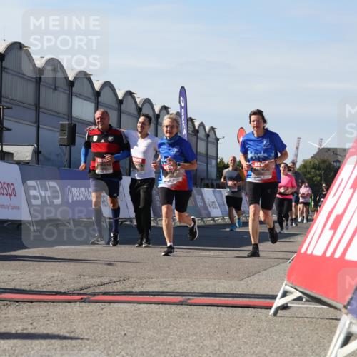 03.10.2025 - Köhlbrandbrückenlauf Luisa Fischer http://msf.ph/oto/9040517 03.10.2025 13:32:23 Ziel 4485, 4578, 4966, 5354, 5357, 5820, 5891, 5892, 6287, 6304 meine-sportfotos.de