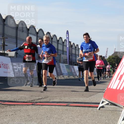 03.10.2025 - Köhlbrandbrückenlauf Luisa Fischer http://msf.ph/oto/9040528 03.10.2025 13:32:24 Ziel 4485, 4578, 4966, 5354, 5357, 5820, 5891, 5892, 6287, 6304 meine-sportfotos.de