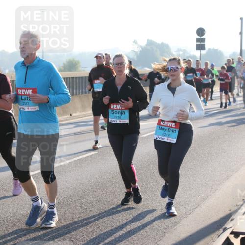 03.10.2025 - Köhlbrandbrückenlauf Lena Gebhardt http://msf.ph/oto/9040529 03.10.2025 09:25:07 Position 1 2037, 2218, 2217 meine-sportfotos.de
