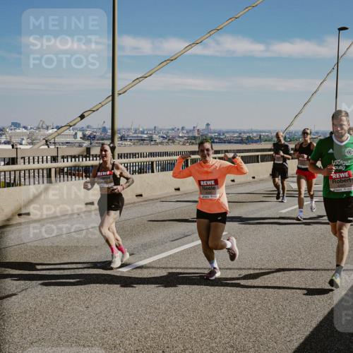 03.10.2025 - Köhlbrandbrückenlauf Michael Burmester http://msf.ph/oto/9040531 03.10.2025 12:21:39 Position 1 6489 meine-sportfotos.de