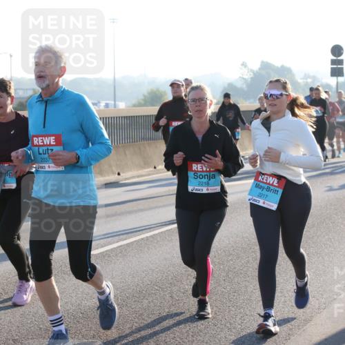 03.10.2025 - Köhlbrandbrückenlauf Lena Gebhardt http://msf.ph/oto/9040540 03.10.2025 09:25:08 Position 1 3256, 2037, 2218, 2217 meine-sportfotos.de