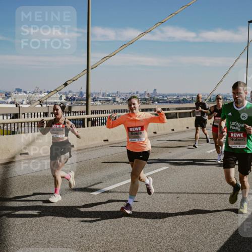 03.10.2025 - Köhlbrandbrückenlauf Michael Burmester http://msf.ph/oto/9040542 03.10.2025 12:21:39 Position 1 6489 meine-sportfotos.de