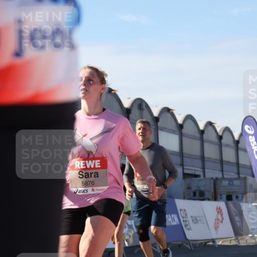 03.10.2025 - Köhlbrandbrückenlauf Luisa Fischer http://msf.ph/oto/9040557 03.10.2025 13:32:34 Ziel 4966, 5226, 5255, 5286, 5357, 5442, 5876, 5891, 5892, 6141 meine-sportfotos.de