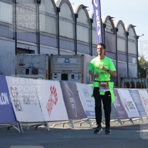 03.10.2025 - Köhlbrandbrückenlauf Luisa Fischer http://msf.ph/oto/9040572 03.10.2025 13:32:35 Ziel 4966, 5226, 5255, 5286, 5357, 5442, 5876, 5891, 5892, 6141 meine-sportfotos.de