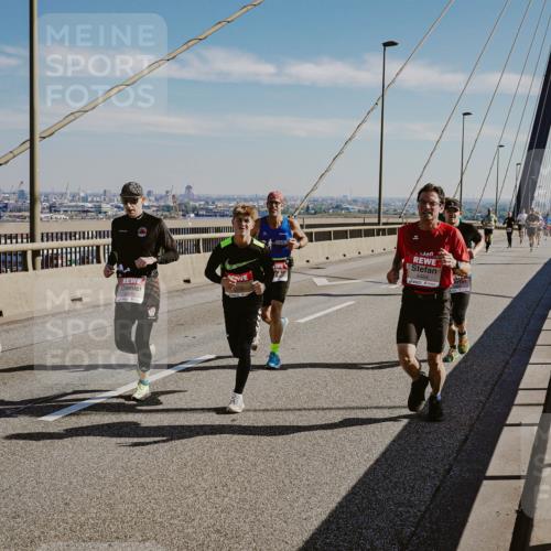 03.10.2025 - Köhlbrandbrückenlauf Michael Burmester http://msf.ph/oto/9040589 03.10.2025 12:21:41 Position 1 6741 meine-sportfotos.de