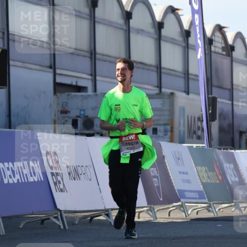 03.10.2025 - Köhlbrandbrückenlauf Luisa Fischer http://msf.ph/oto/9040590 03.10.2025 13:32:37 Ziel 5226, 5255, 5286, 5357, 5442, 5876, 5891, 5892, 6141, 6360 meine-sportfotos.de
