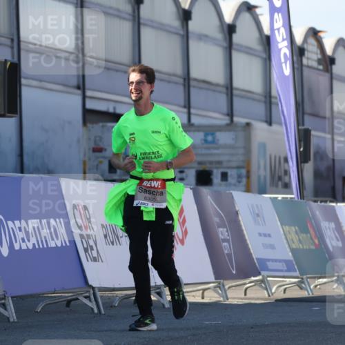 03.10.2025 - Köhlbrandbrückenlauf Luisa Fischer http://msf.ph/oto/9040594 03.10.2025 13:32:37 Ziel 5226, 5255, 5286, 5357, 5442, 5876, 5891, 5892, 6141, 6360 meine-sportfotos.de