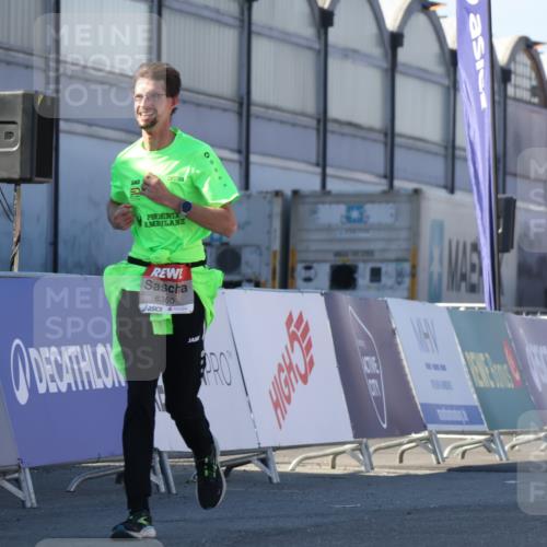 03.10.2025 - Köhlbrandbrückenlauf Luisa Fischer http://msf.ph/oto/9040601 03.10.2025 13:32:38 Ziel 5226, 5255, 5286, 5442, 5876, 6141, 6360 meine-sportfotos.de